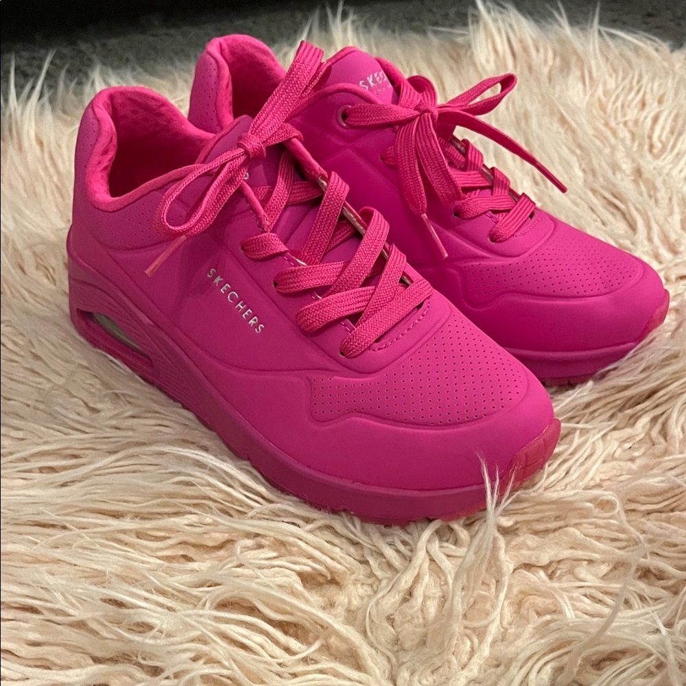 Skechers Women's Fuchsia Sneakers